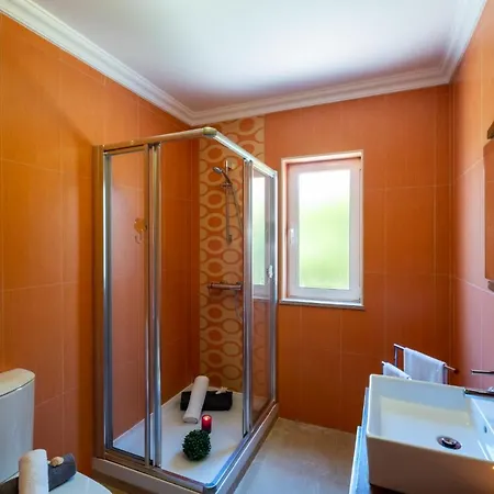 Laguna - Moradia Relaxante Com Piscina Aquecível E Bbq - Albufeira